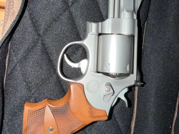 smith & wesson 629-6 44mag revolver