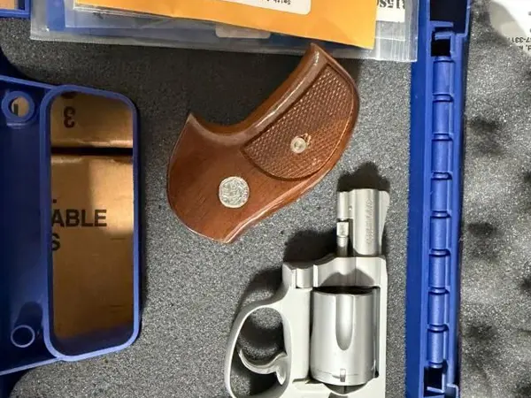 smith & wesson .38 airweight revolver