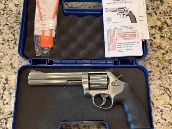 NIB Smith & Wesson 686+ 6in barrel