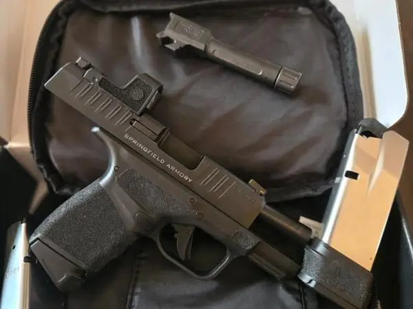 HELLCAT OSP WITH OPTIC AND EXTRA THREADED BARREL