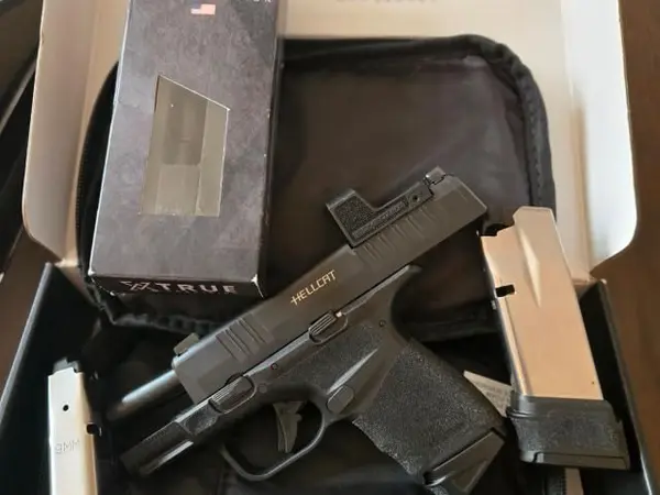 HELLCAT OSP WITH OPTIC AND EXTRA THREADED BARREL