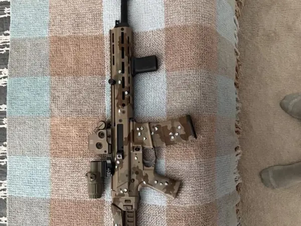 PSA JAKL 13.7" 5.56 1:7 NITRIDE MOE SL EPT F5 STOCK RIFLE W/ 13.7" RAIL, CHOCOLATE CHIP EOTECH G33 MAGNIFIER & EXPS3 HOLOGRAPHIC WEAPON SIGHT