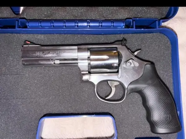Smith & Wesson 686 4” BARREL 357 mag
