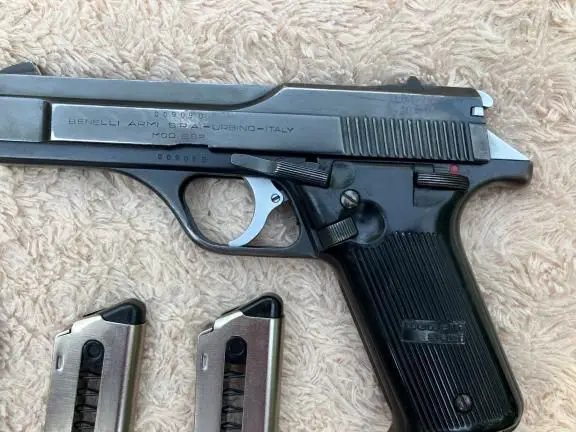 Benelli Model B82