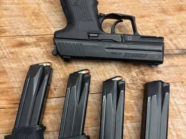 HK P2000SK V3 DA/SA 40 with multiple holsters and magazines