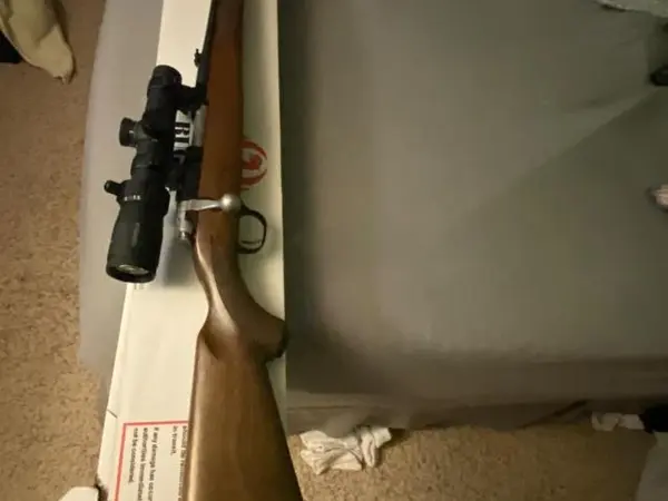 Ruger M77 / 44 Rem mag Leupold 1.5-4x20