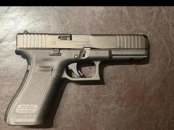 Sell new Glock 17 Gen 5 mos