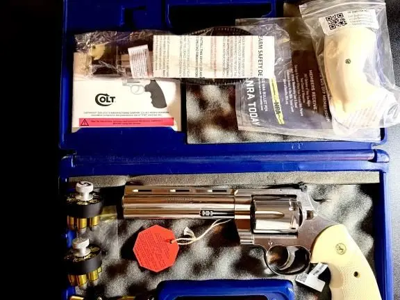 Colt Anaconda 6" Barrel, New Condition