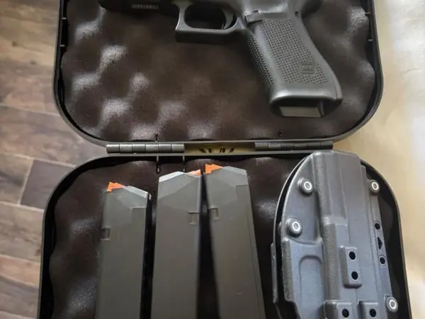 Glock 17 gen 5 like new