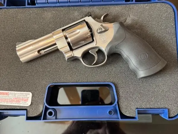 Smith and Wesson 610