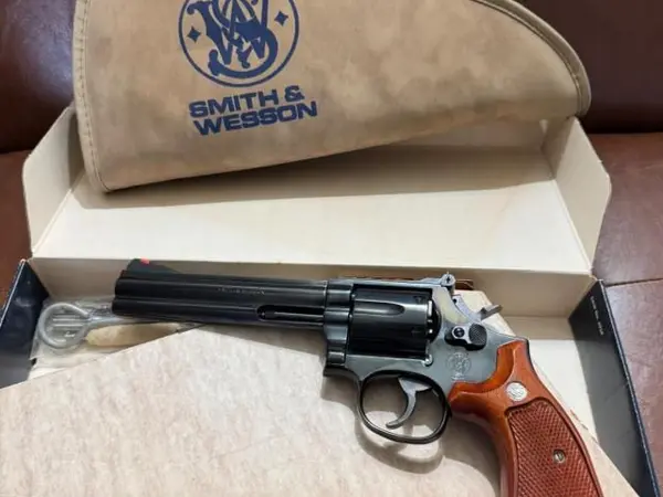 Excellent condition Smith & Wesson 586 blued .357