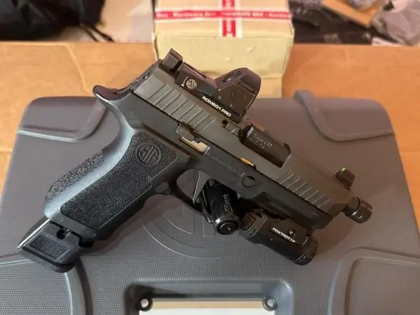 SIG P320 XCompact 9mm X-Ray3 Sights Romeo PRO 1