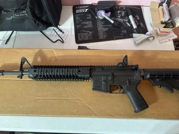 Spikes Tactical ST-15 Rifle / Quad Rail Like New