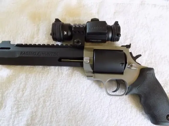 TAURUS RAGING HUNTER