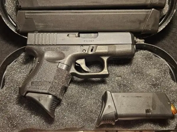Glock 27 w/4 mags