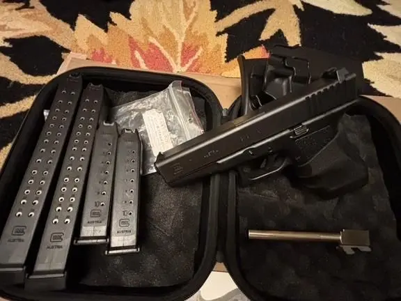 Gen 2 Glock 17, matching, 2-pin, '97 build