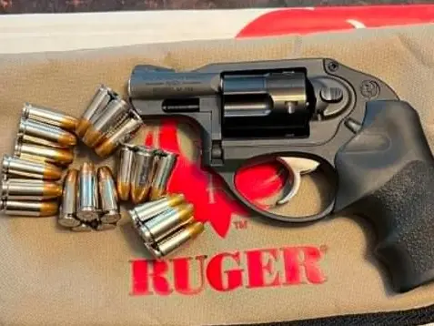 Ruger LCR 9mm w/ 6 speed clips
