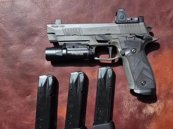 SIG P226 X-Five Legion 9mm – RMR Type 2 + X300T + Safariland Holster