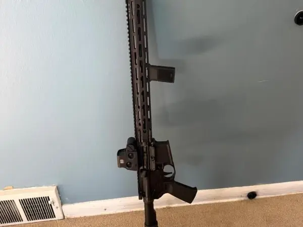 Daniel Defense DDM4V7 with extras