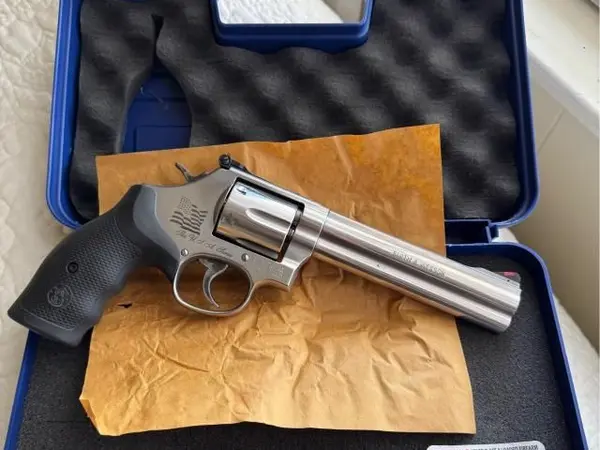 Smith and Wesson 686-6 U. S. A. Series