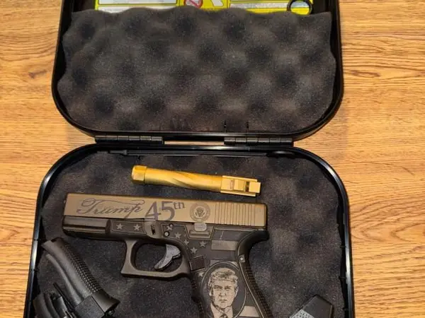 Trump Glock 19 (threaded barrel)