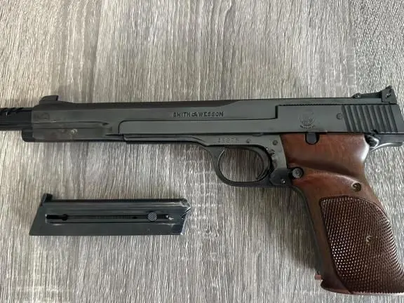 Smith & Wesson Model 41 .22 LR 7-3/8”— early production, 7⅜" compensated barrel