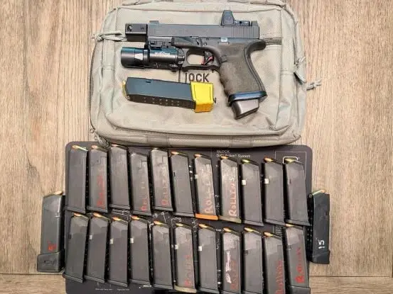 Glock 19 Roland Special w/ extras