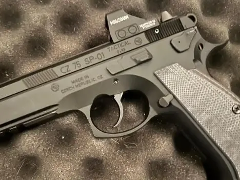 CZ SP01 w Holosun