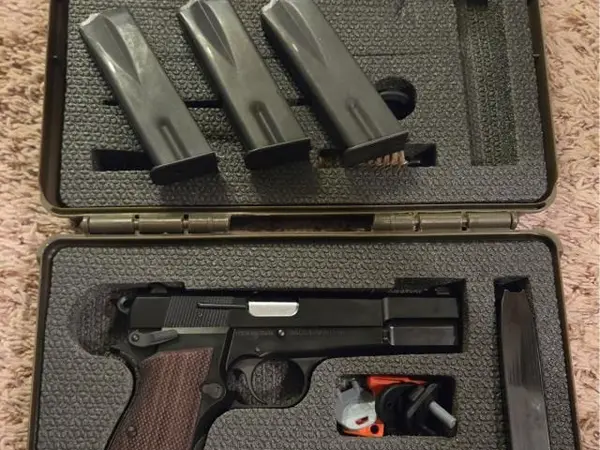 Inglis P-35B BB, 9MM