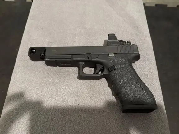 Glock 17 Gen 4 with extras