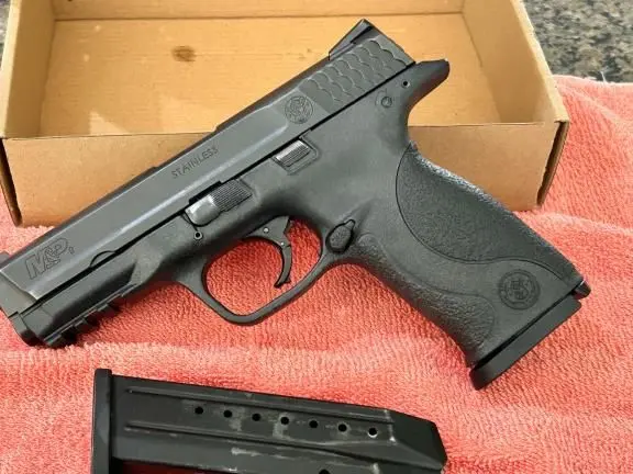 S&W M&P 9mm full size