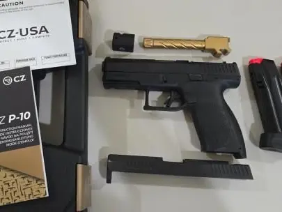 P10C, Two slides, Optic adaptor, Threaded Barrel
