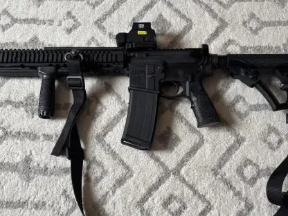 New Daniel Defense M4A1 RIS II with Eotech EXPS2 and furniture