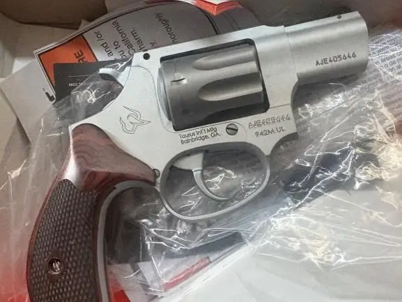 Taurus 942M Ultra - Lite 22 Magnum (NIB)