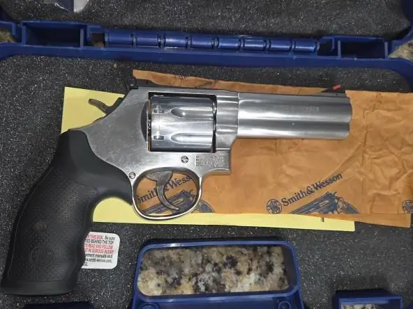 Smith and wesson 686-6 4 inch 7 shot