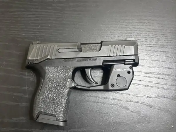 SIG Sauer P365 9mm - Night Sights + ArmaLaser TR27 + Original Case