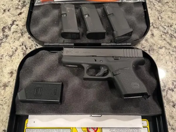 Glock 43 9mm + 3 magazines
