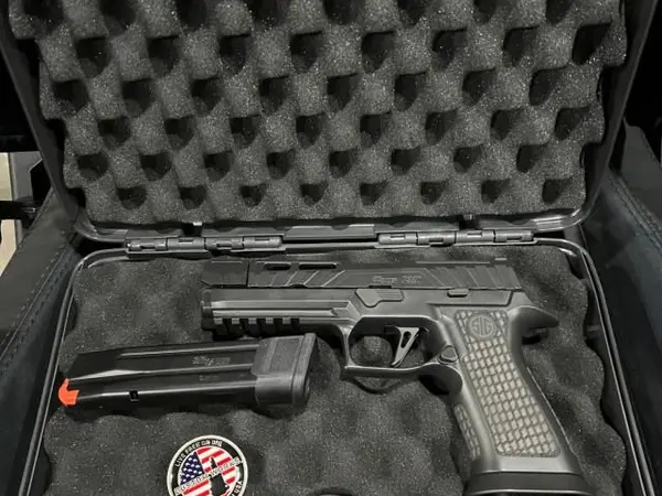 Sig Sauer P320 Spectre comp blackout