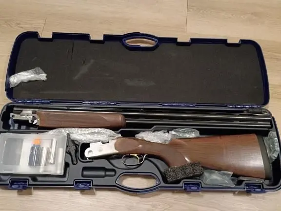 Beretta 686 Silver Pigeon 12 Gauge, 30 inch barrels. Like New