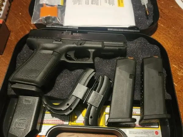 Glock 19 Gen 5 Night Sights + Extra Mags, Ammo, & Holsters