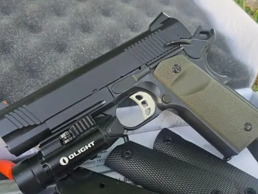 Tisas B45R Carry 1911 Commander .45acp Railed Pistol 4.25" W/ 2 mags, box, accessories