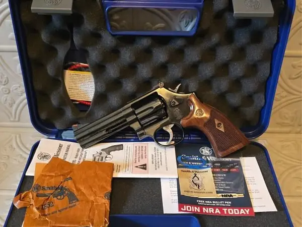 Smith & Wesson 586-8 Classic .357 Magnum Revolver 4" Barrel W/Box & Papers