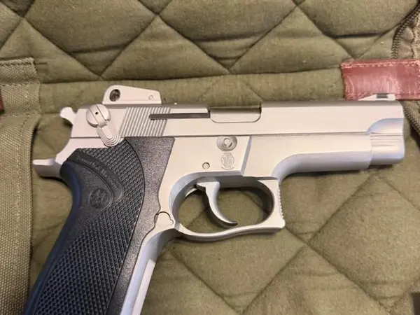 Smith and Wesson 5906