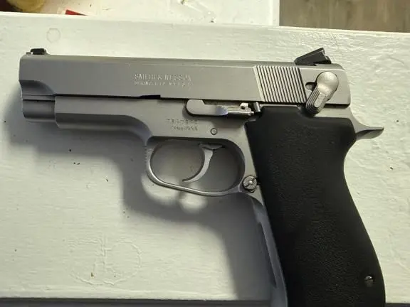 Smith &Wesson 1066