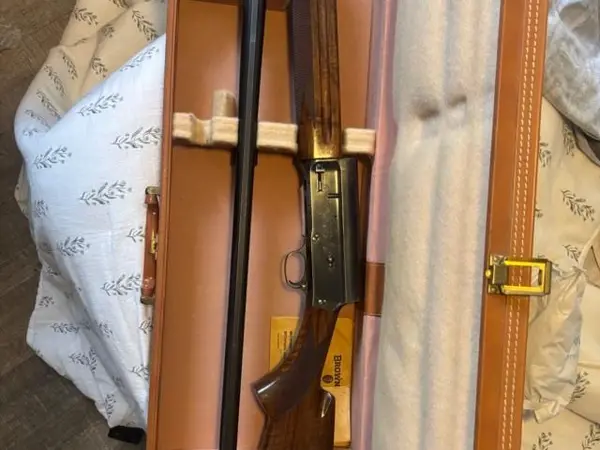 Browning auto 5 magnum 12 with case