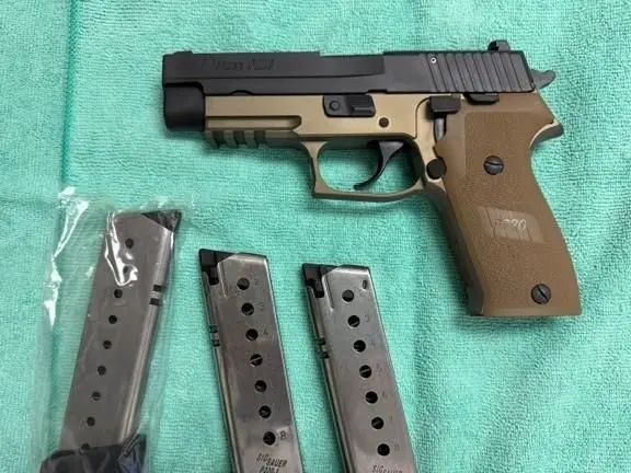 Sig Sauer P220 Combat