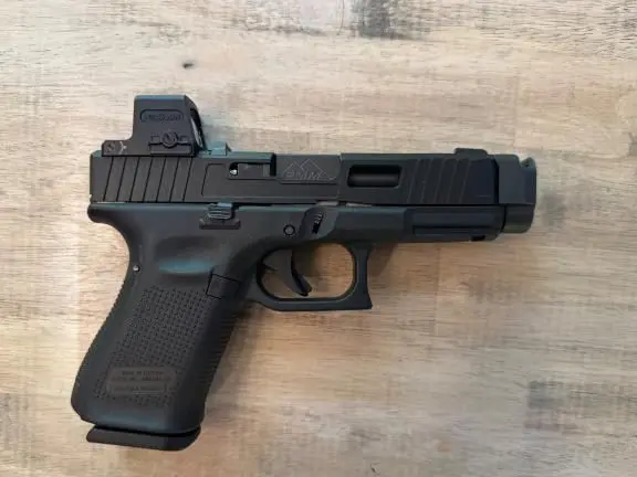 Glock 19 Gen 5 W/Extras