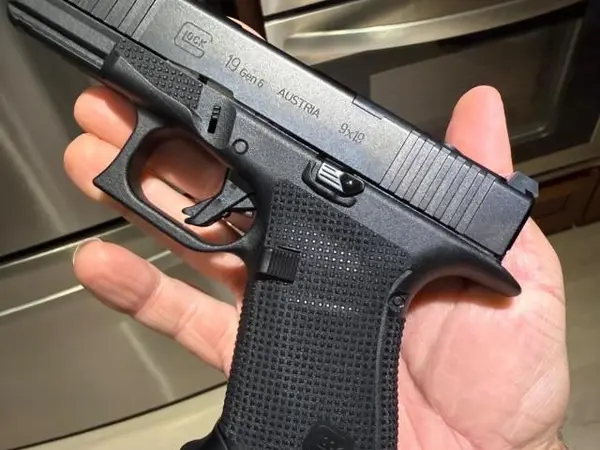 Glock 19 gen 6 / night sights