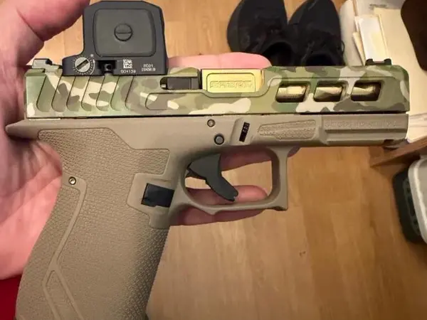 Glock 19 Zaffiri (multicam)/Grit Grips