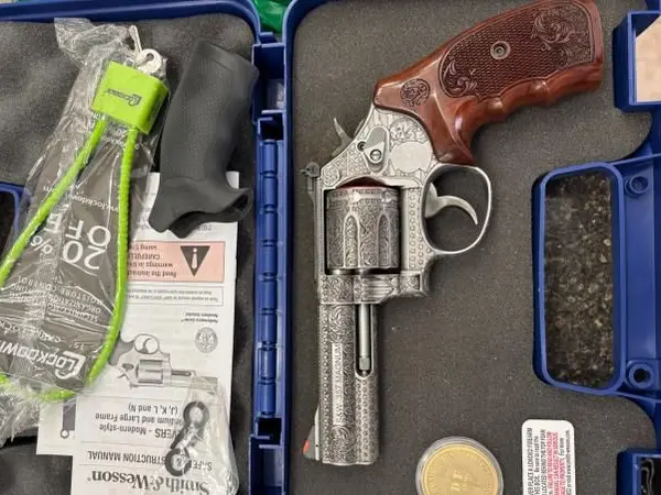 Smith & Wesson 686 4” 357 mag ,engraved patriotic NIB never fired
